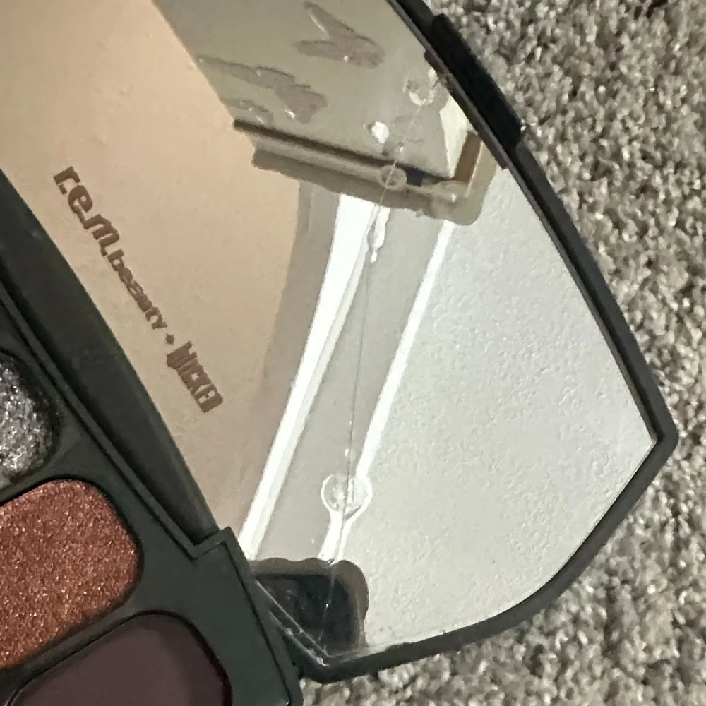 Wicked Eyeshadow Palette - Vibrant Shades - Picture 5 of 7